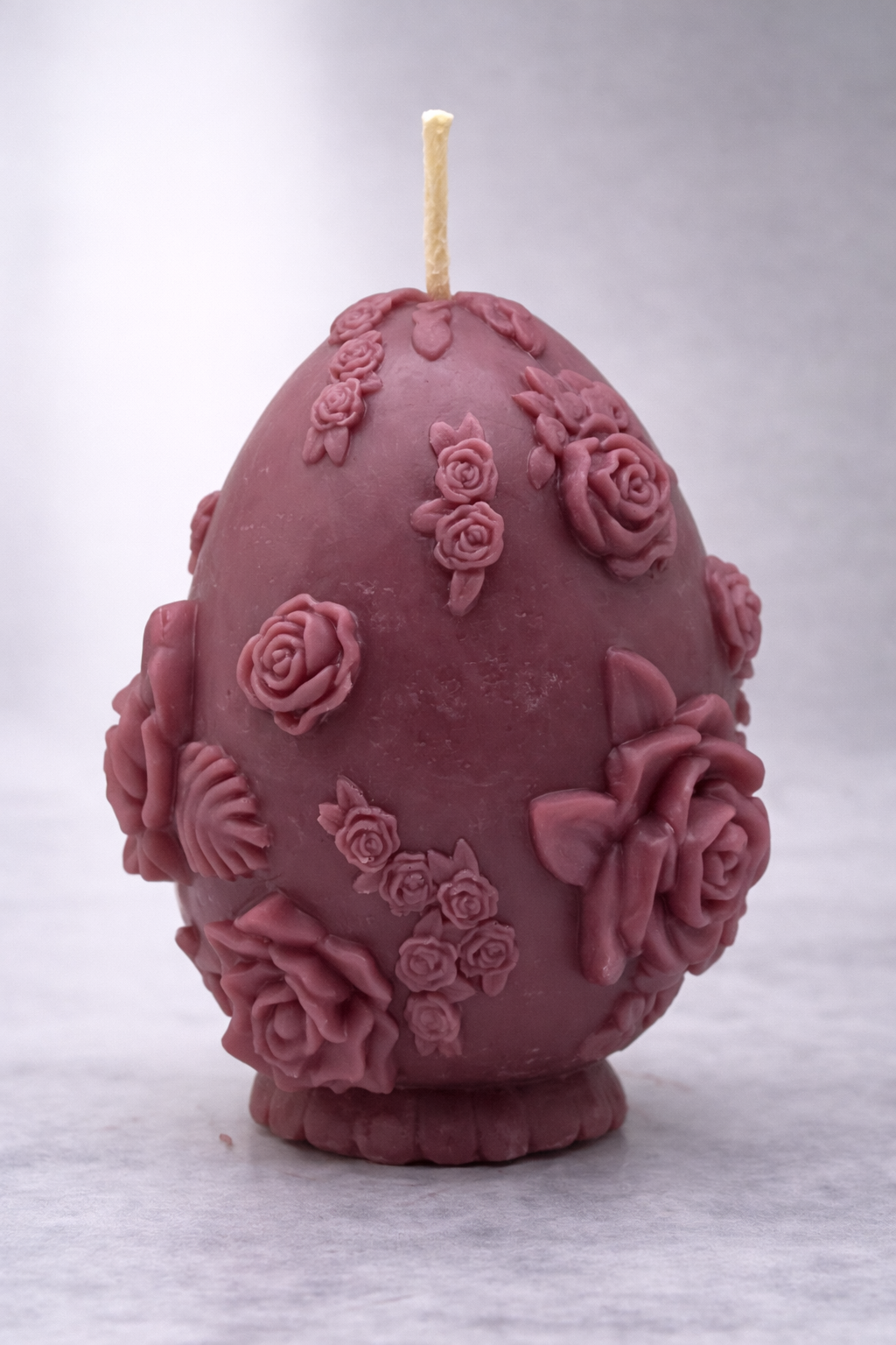 White Sage Bloom Floral Egg Candle – 5.6 oz Decorative Sculpted Candle