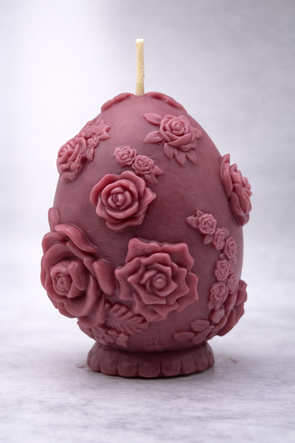 White Sage Bloom Floral Egg Candle – 5.6 oz Decorative Sculpted Candle